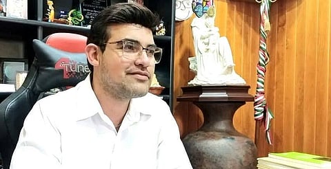 FOTOS: Acusan a alcalde de Purépero de vivir en la Presidencia Municipal