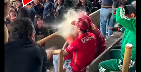Video viral: aficionados de Pumas agreden a seguidor del Toluca