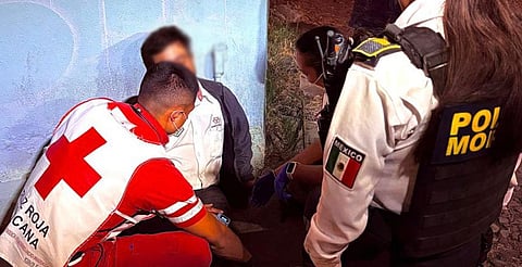 Hombre cae a vías del tren y es rescatado por paramédicos en Morelia
