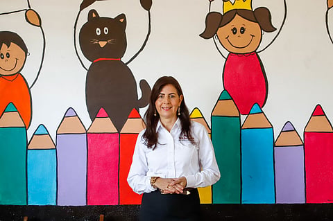 Compromiso en las aulas combate el rezago educativo: Gabriela Molina