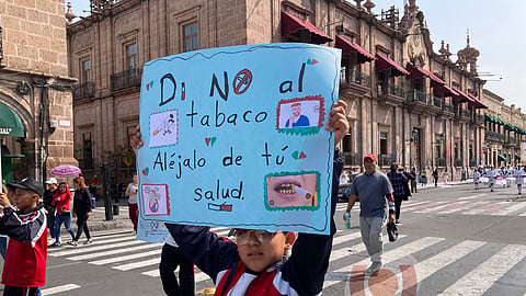 Michoacán, a la baja en consumo de cigarro; marchan para concientizar sobre riesgos de fumar