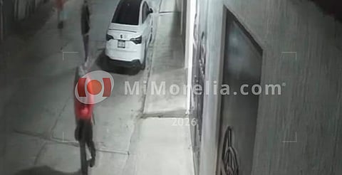 Tres sujetos roban cámara de videovigilancia en la colonia Praderas del Sur [VIDEO]