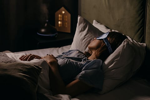 Dormir mal podría aumentar hasta 400% el riesgo de infarto, advierte el ISSSTE