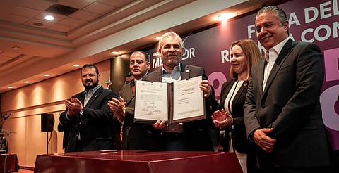 Firman decreto de reforma “No más deuda en Michoacán”
