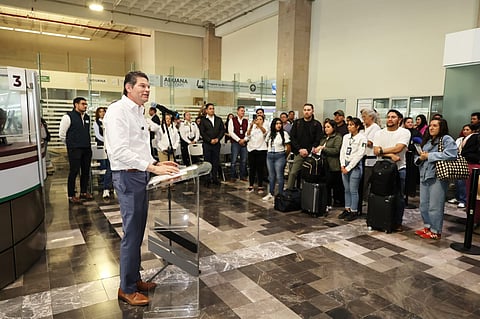 Alfonso Martínez recibe a paisanos en Morelia por Semana Santa