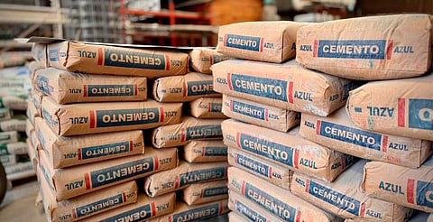 Diana Caballero transforma la vida de familias en Queréndaro con entrega de cemento y materiales para vivienda