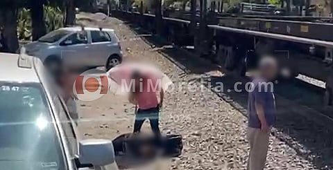 Joven sufre fractura tras caer de un carro plataforma del tren en la avenida Michoacán, Morelia