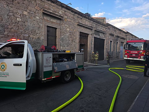 Fuego en bar Watson activa operativo en el Centro de Morelia