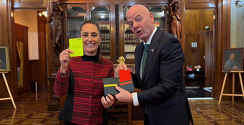 Sheinbaum recibe al presidente de la FIFA; "todo va a salir muy bien en el Mundial", dice