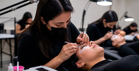 ¿Quieres aprender a poner extensiones de pestañas? Morelia tiene un curso para ti