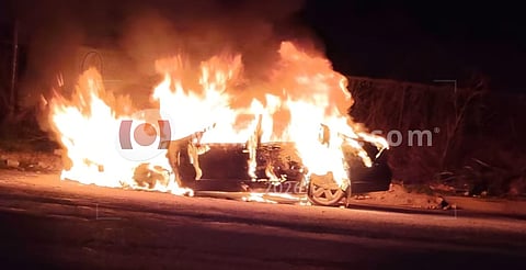 Arde vehículo en Ciudad Hidalgo 