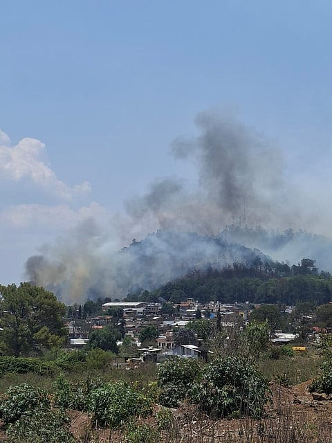 Controlan al 100% incendio forestal en Cerro Blanco, Pátzcuaro