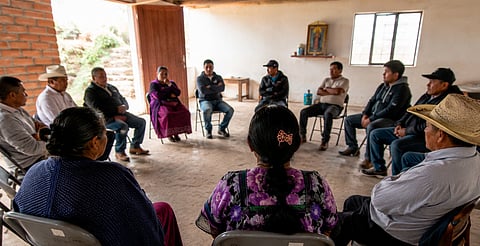 En purépecha, Alcohólicos Anónimos rompe barreras en comunidades indígenas
