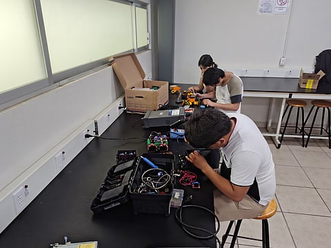 Estudiantes de la UMSNH destacan en proyecto de fútbol robótico