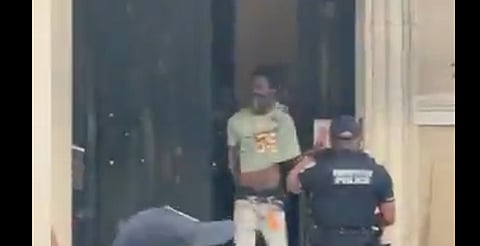 Detienen a sujeto armado tras ingresar al Instituto Cultural Mexicano en EU [VIDEO]