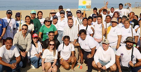 Recolectan toneladas de basura en playas; Coca-Cola FEMSA se suma a estrategia ambiental