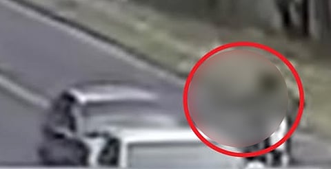 Difunden foto del momento del asesinato del hombre en su auto, en Morelia