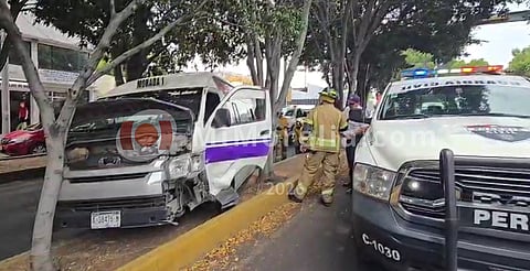 Combi y taxi chocan en Morelia; hay 4 heridos