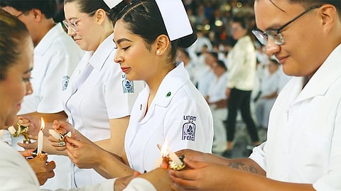 Reconocen labor de enfermeras y enfermeros en ceremonia de la UNAM