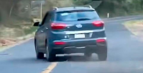 Reportan a conductora presuntamente ebria en carretera de Michoacán