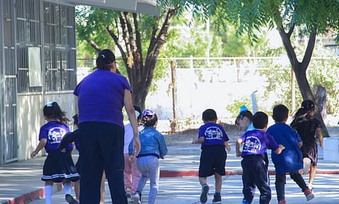 Baja ligeramente tasa de maestros por alumnos en Michoacán
