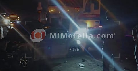 Choque múltiple destroza vehículos y deja un lesionado en la Siglo XXI