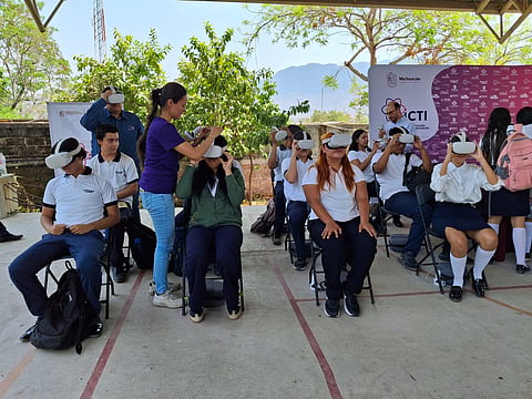 IJUMICH va por jóvenes de zonas vulnerables con tecnología y apoyo emocional