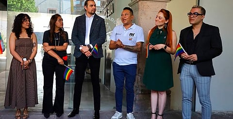 Despliegan bandera arcoíris en Morelia por el Día contra la LGBTfobia