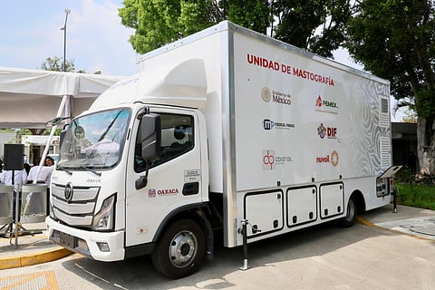 Pemex entrega unidad móvil de mastografía al DIF Oaxaca