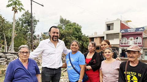 Gilberto Morelos recorre la parte baja de la colonia Obrera y atiende demandas vecinales