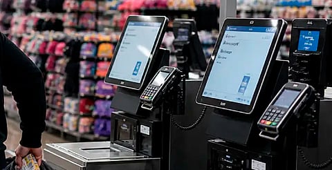 Target y Costco también se unen a esta tendencia de limitar, eliminar o condicionar el uso de cajas de autopago en Estados Unidos