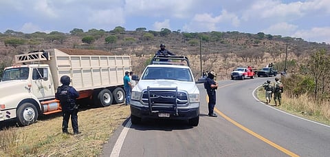 Guardia Civil retira bloqueo carretero y restablece circulación en Cotija