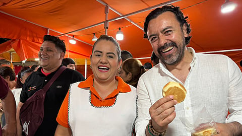 Conecta Gilberto Morelos con comerciantes y familias del tianguis nocturno de Villas del Pedregal