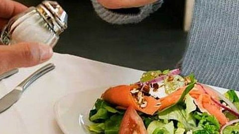 No se debe consumir sodio en exceso