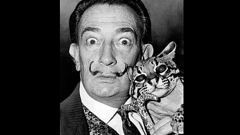 Salvador Dalí con su mascota, un ocelote de nombre “Babou” 