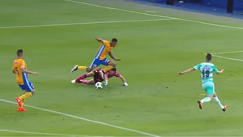 Agustín Marchesin de Santos se lució en el duelo ante Tigres 