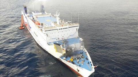 El barco logró llegar a puerto y el fuego fue controlado (Foto Twitter: @PRPDNoticias)
