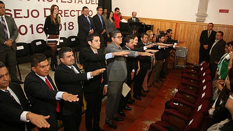 Integrantes del Consejo Directivo durante la toma de protesta (Foto: ACG)