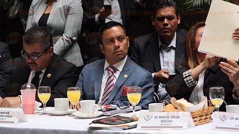 El legislador federal iba con su familia en la unidad de la marca Dodge Durango (Foto: RED 113)