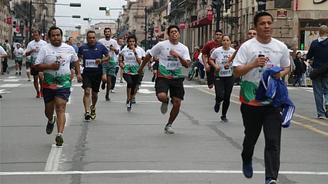 Esta carrera, organizada por la Secretaría de Salud, arrancó frente a la Catedral y ahí mismo fue la meta (Foto: ACG) 