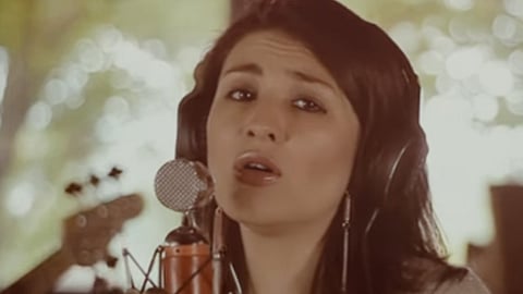 La cantante mexicana incursiona nuevamente en la música en inglés