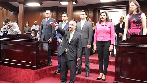 El Pleno del  Congreso del Estado tomó protesta al maestro Eli Rivera Gómez
