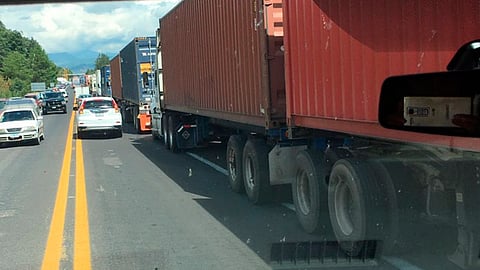 Mantienen retenidos tráileres y unidades que pertenecen a empresas grandes o transnacionales (Foto ACG)