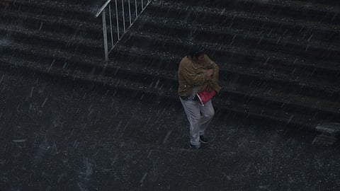 La inesperada lluvia se dejó sentir sólo en algunas partes de la ciudad (Foto ilustrativa: ACG))