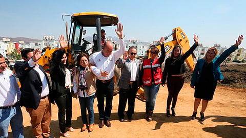 Autoridades colocaron la primera piedra (Foto: Cortesía)