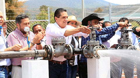 El mandatario entregó la obra de sistema de agua potable (Foto: Cortesía)