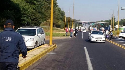 Elementos policiales monitorean las manifestaciones del magisterio 