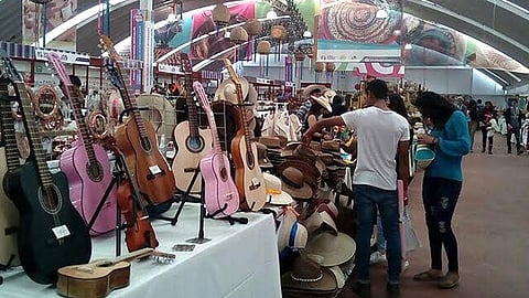 Algunos tuvieron que ir por más productos a sus comunidades ante la buena venta (Foto: Cortesía)