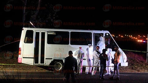 La unidad estaba abandonada a la orilla del camino Morelia-Mil Cumbres
