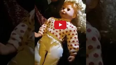 "Te voy a traer la felicidad", una de las frases de la muñeca